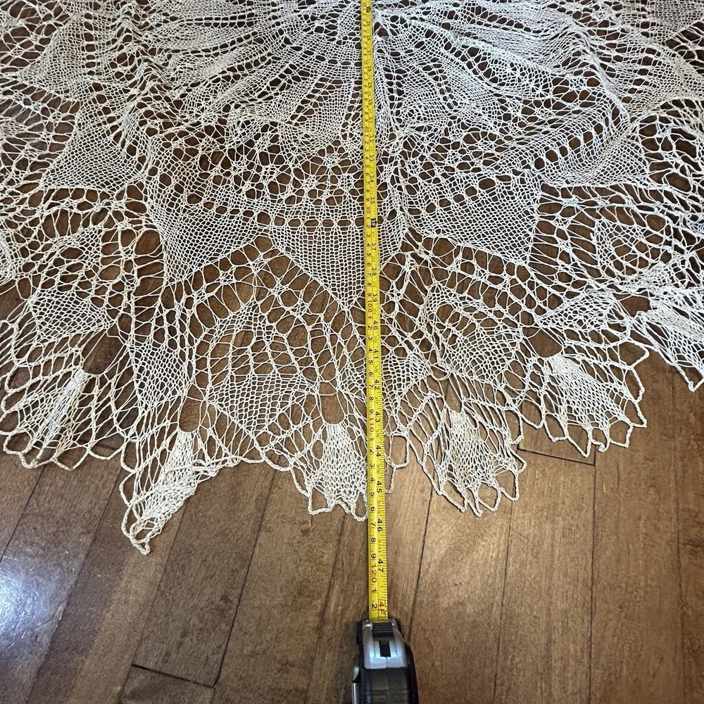 Vintage Handmade Lace Tablecloth 48